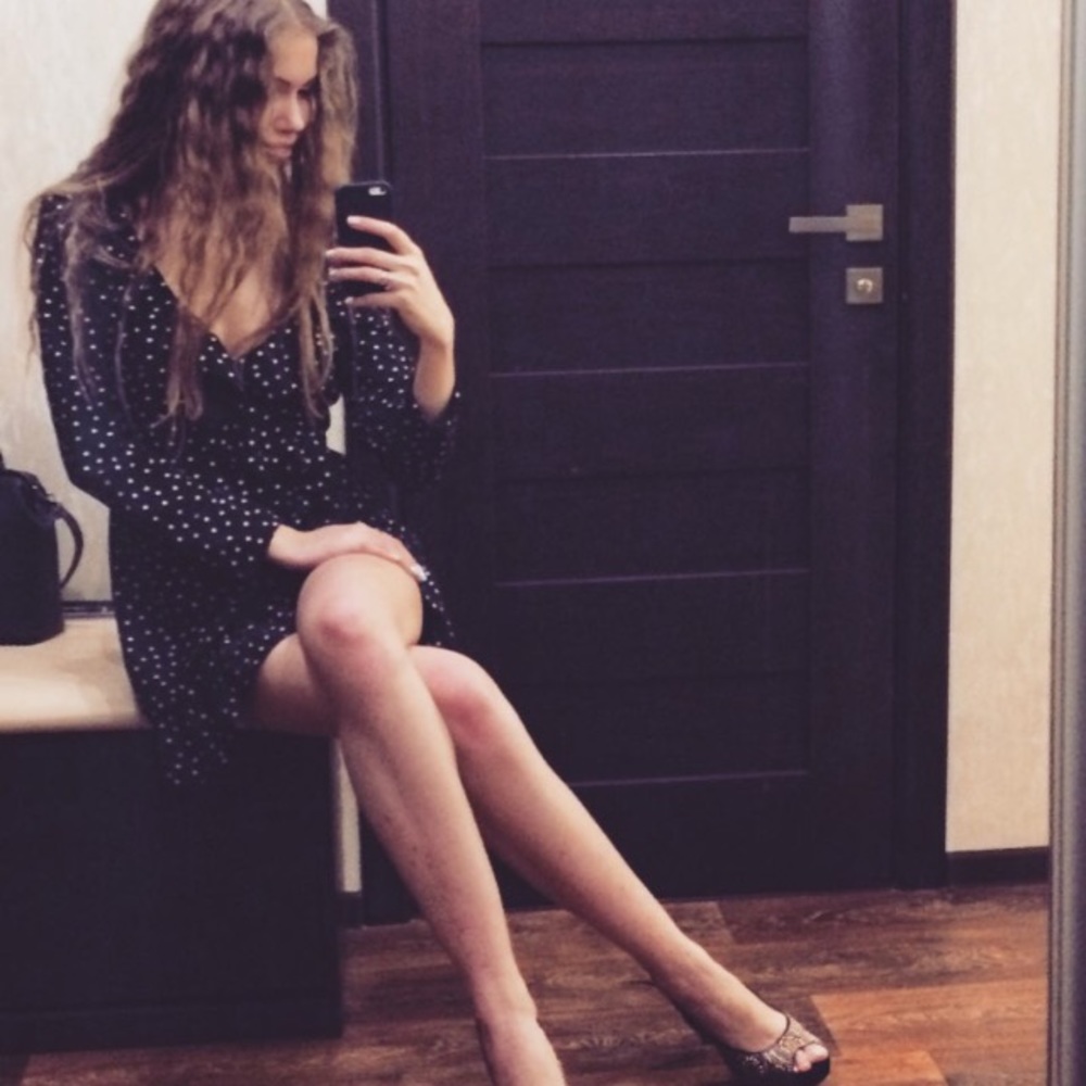 The “Starla” Black & White Star Print Wrap Dress - Picture 5 of 6